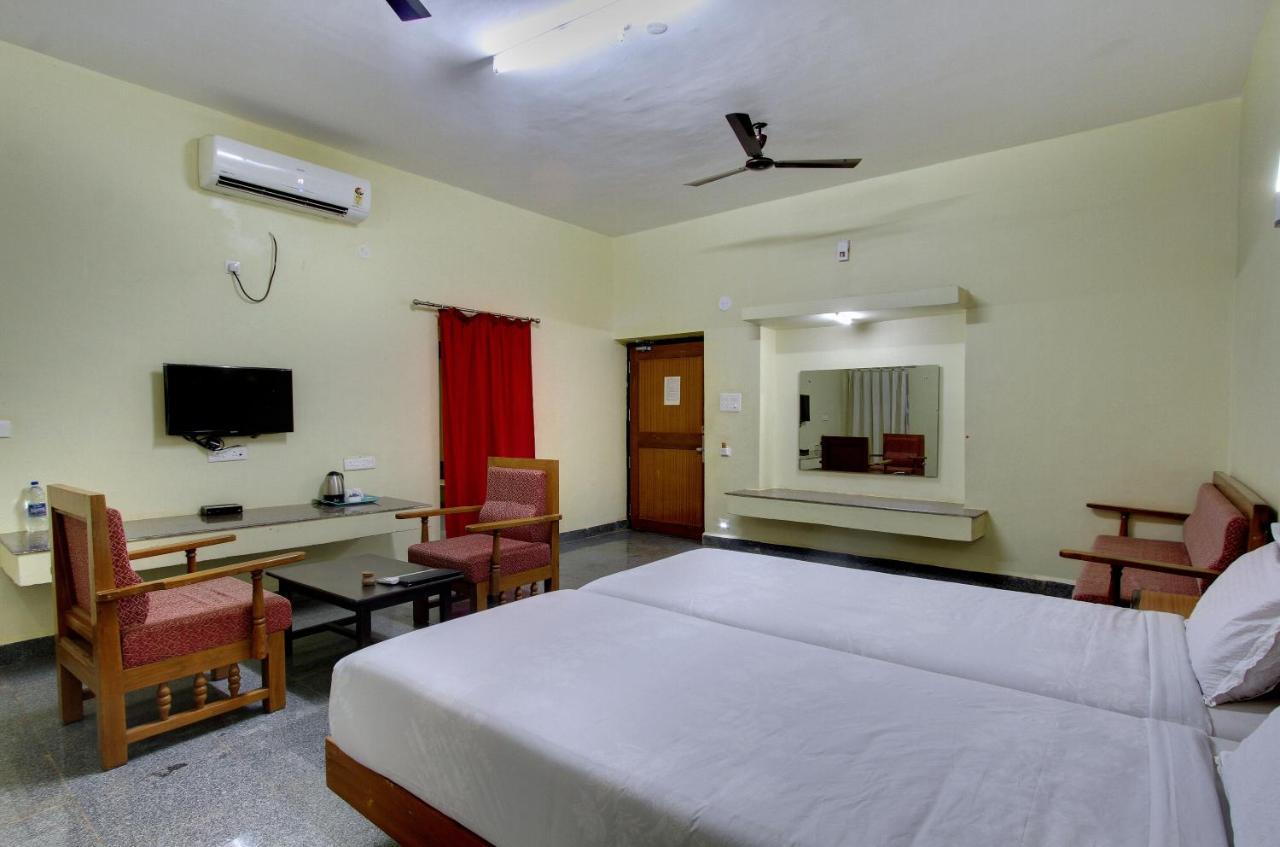 Kanthi Resorts Badami Bāgalkot Exteriér fotografie