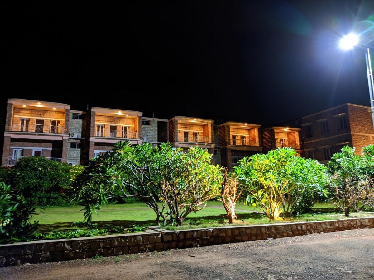 Kanthi Resorts Badami Bāgalkot Exteriér fotografie