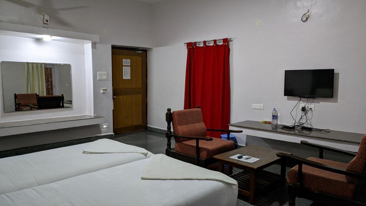 Kanthi Resorts Badami Bāgalkot Exteriér fotografie