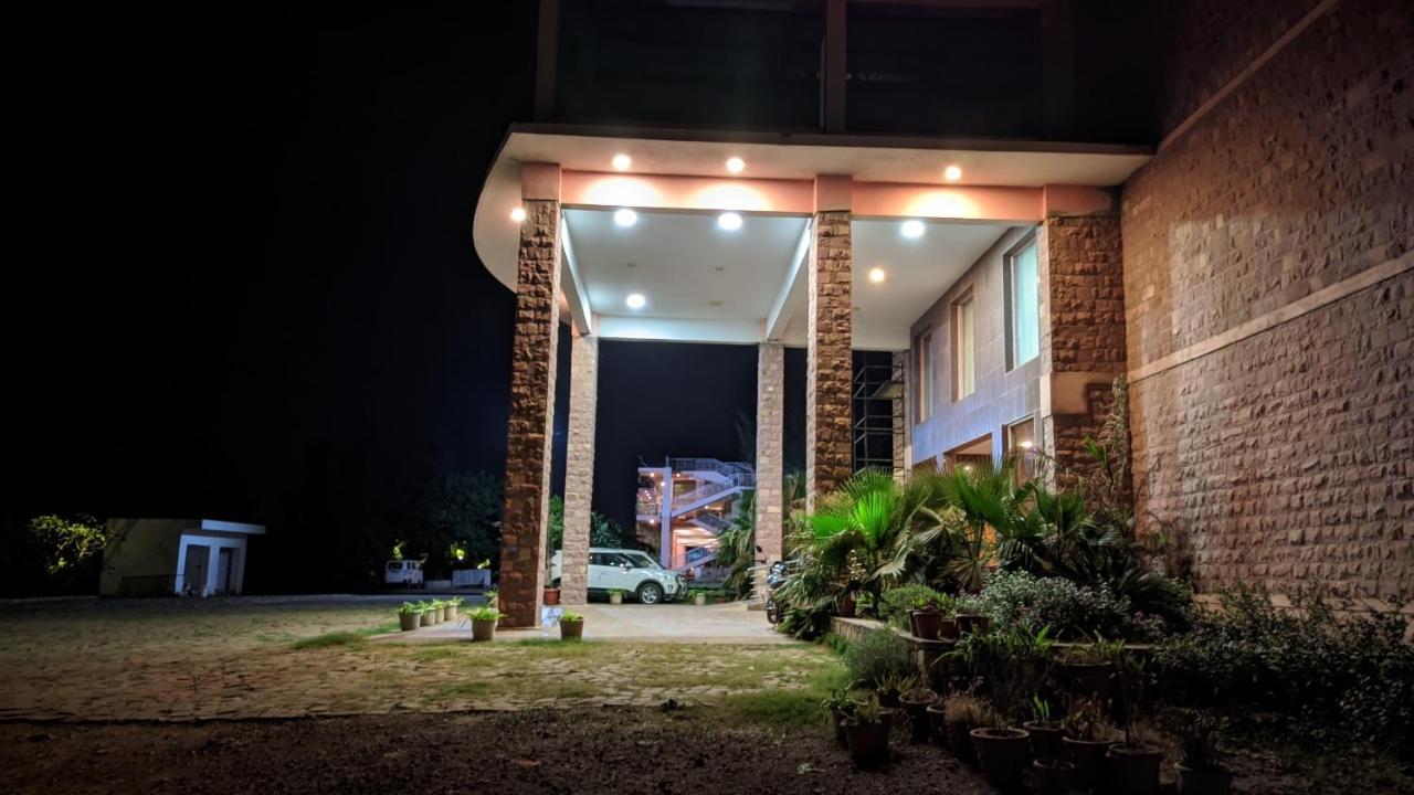 Kanthi Resorts Badami Bāgalkot Exteriér fotografie