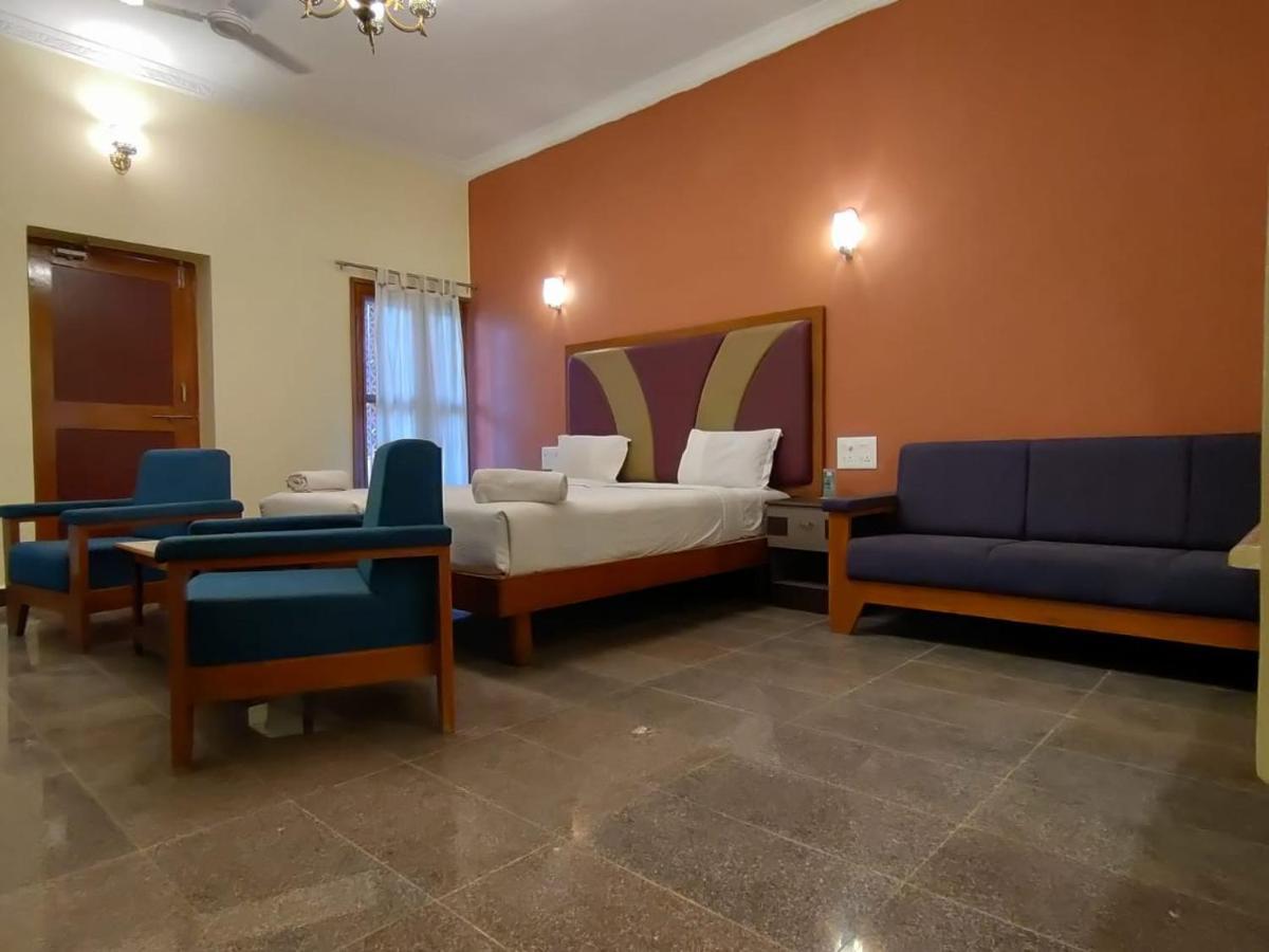 Kanthi Resorts Badami Bāgalkot Exteriér fotografie